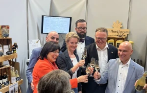 Thüringens Ministerpräsident Mario Voigt besucht Hanfhuette.com zur Eröffnung der Thüringen Ausstellung 2026