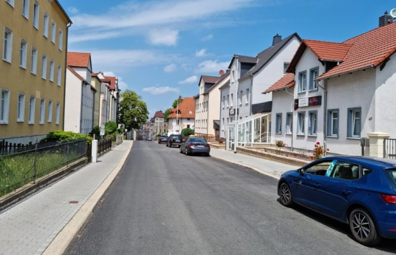 Stadt Altenburg beendet Tiefbauprojekt Paditzer Straße – mehr Sicherheit, weniger Lärm | Die erneuerte Paditzer Straße in Altenburg
