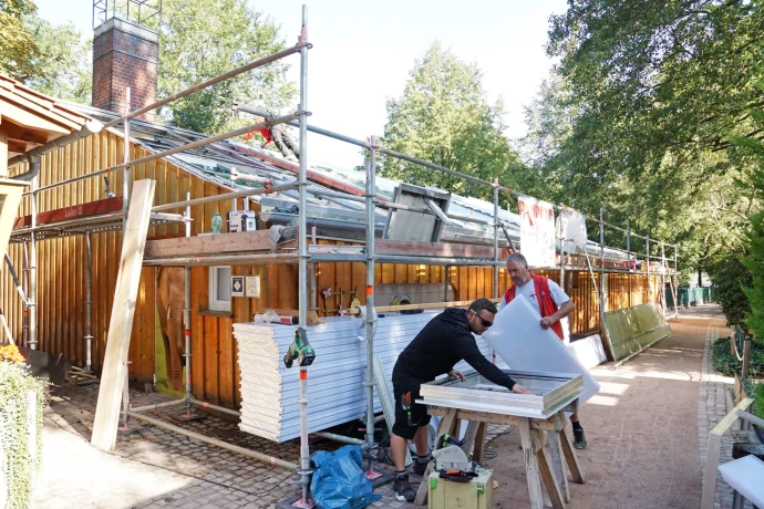 VorschauBild - Sanierung des Vivarium-Dachs im Altenburger Inselzoo kommt voran