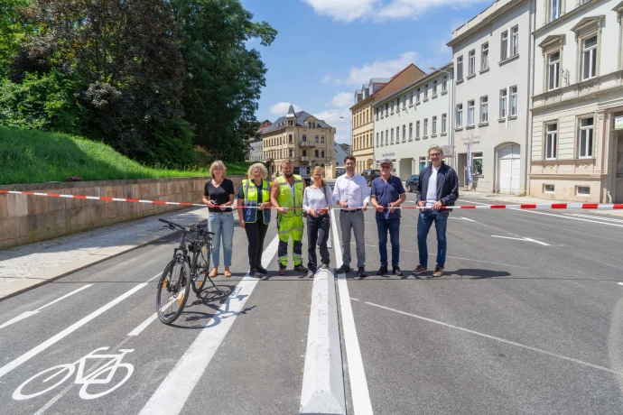 VorschauBild - Altenburger Gabelentzstraße freigegeben: 300 Meter saniert und umgestaltet