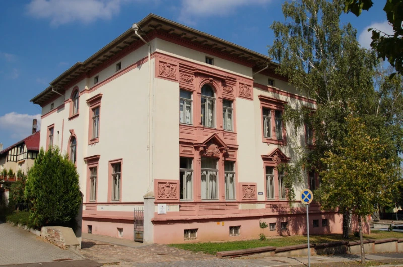 75 Jahre Stadtbibliothek Altenburg: Jubiläum mit Blick auf die Geschichte | Altenburger Stadtbibliothek in der Lindenaustraße 14