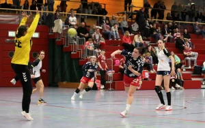 Aufbau-Frauen festigen Tabellenführung in Thüringens höchster Liga