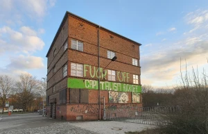 Graffiti-Entfernung an der ehemaligen Roten Zora in Altenburg