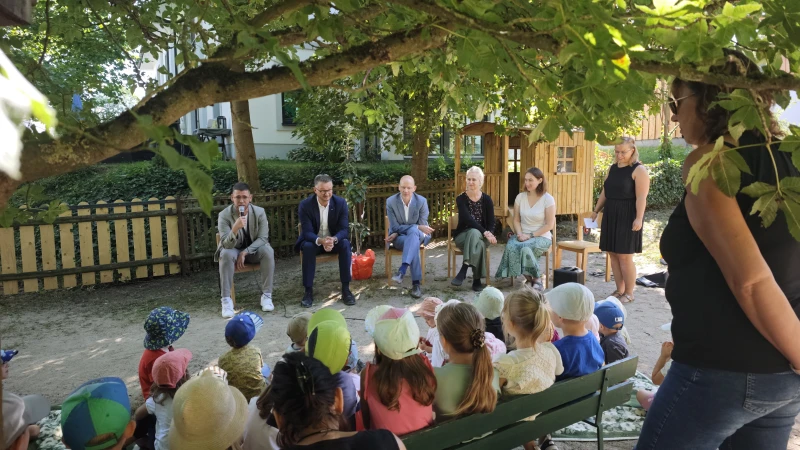 Bildungsminister Tischner besucht Kita „Nemzer Rasselbande“ in Nöbdenitz |  Bildungsminister Christian Tischner besucht Kita „Nemzer Rasselbande“ in Nöbdenitz