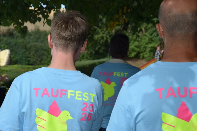 VorschauBild - Tauffest in Vollmershain: Freibad wird zum Ort für Glaube und Gemeinschaft