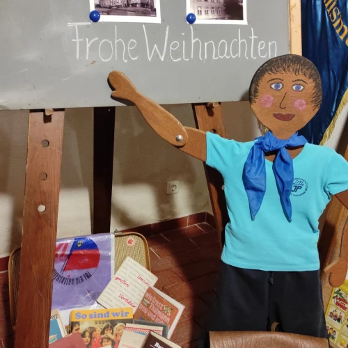 Ein Junger Pionier aus der damaligen Kinder- und Jugendzeit wünscht Frohe Weihnachten