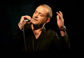 Björn Casapietra gastiert mit „Die schönsten Himmelslieder – Hallelujah“ in Schmölln
