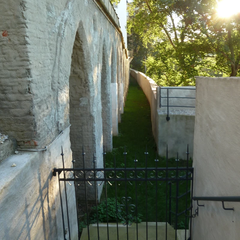 Entlang der Altenburger Zwingermauer | Der Zwinger unterhalb der Josephsterrasse