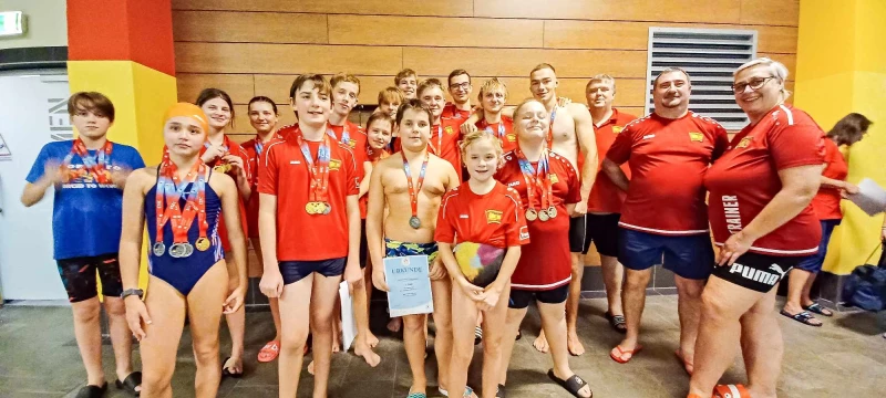 Schwimmer:innen des SV Lokomotive Altenburg e.V. triumphieren mit 51 Medaillen beim Langstreckenwettkampf in Borna | 