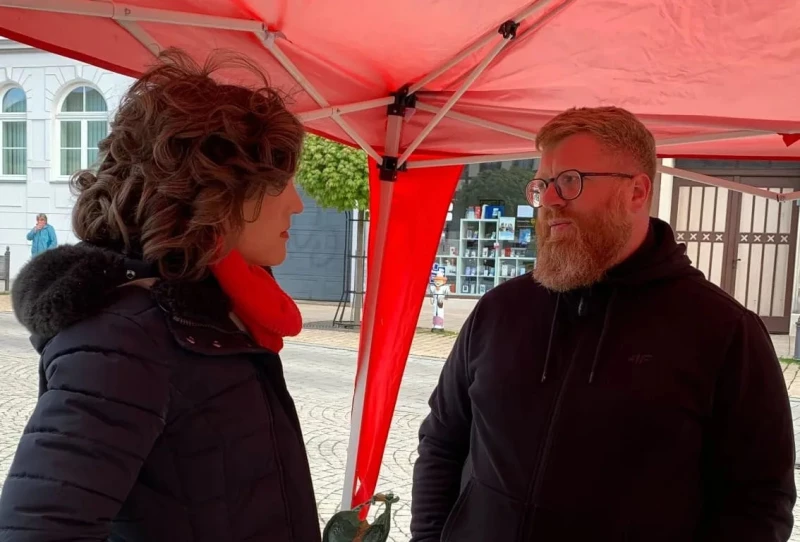 Hinaus zum 1. Mai! | SPD-Ortsvereinsvorsitzender Frank Rauschenbach im Gespräch mit Elisabeth Kaiser (MdB) zur Bürgersprechstunde am 18.04.24 in Schmölln.