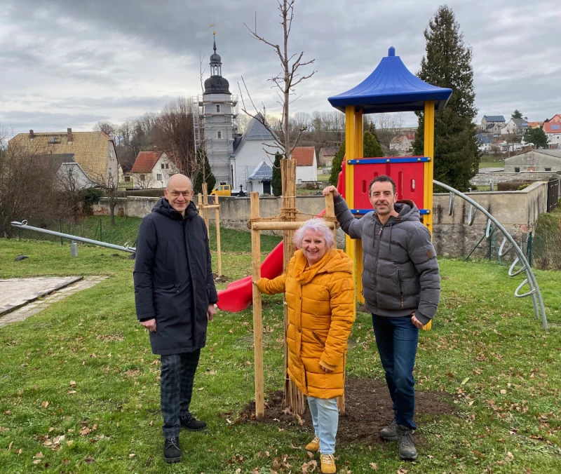 Bäume für Kosma | Auf dem Bild von links: Jürgen Vogel, Carmen Schnoor, Jörg Jablonowski