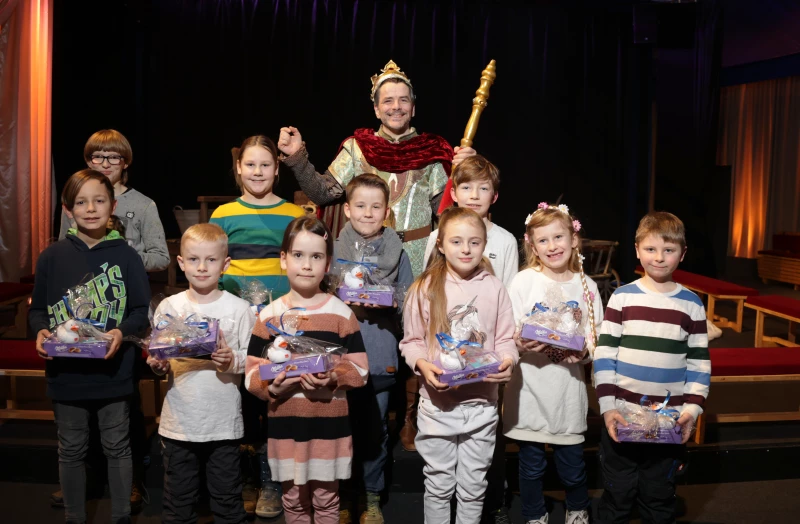 Preisübergabe an die Gewinner des Ewa-Preisausschreibens zum Weihnachtsmärchen „Rumpelstilzchen“  | 