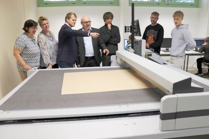 VorschauBild - Zukunftsorientierte Ausbildung: Altenburger Piererschule erhält modernen Schneidplotter für Packmitteltechnik