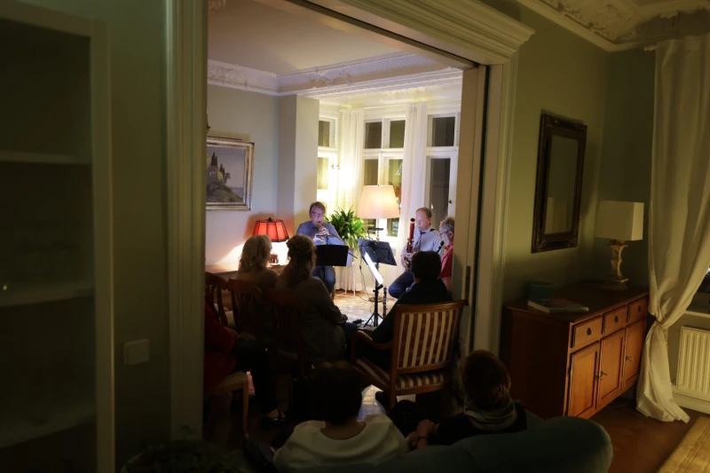 „Musik in den Häusern der Region“ – Kammermusik in privater Atmosphäre | v. l. n. r. die Musiker Albrecht Pinquart, Roland Schulenburg, Hendrik Schnöke