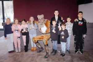 Preisübergabe an die Gewinner des Ewa-Preisausschreibens zum Weihnachtsmärchen „Rotkäppchen“