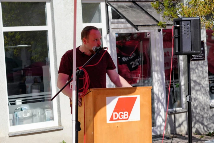VorschauBild - „Erst unsere Jobs, dann euere Profite“ – Rund 100 Menschen setzen am 1. Mai in Altenburg ein Zeichen für Solidarität und soziale Gerechtigkeit