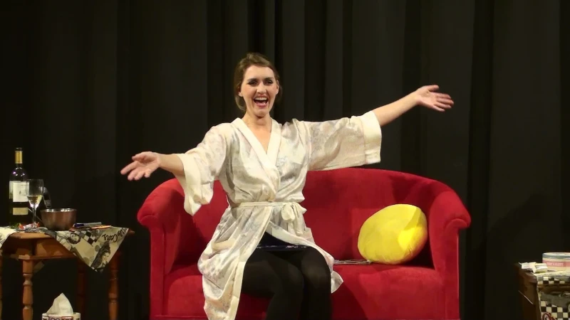 Humorvoller Blick aufs Beziehungschaos: „Mondscheintarif“ auf der Bühne | „Mondscheintarif“ - Schauspielerin Susanne Rösch