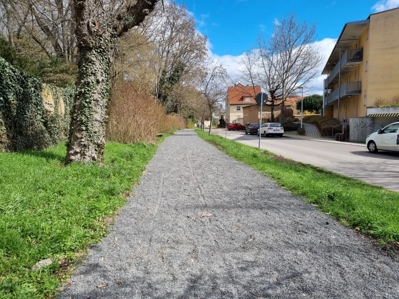 Gehweg in der Altenburger Runkwitzstraße erneuert | Erneuerter Gehweg in der Runkwitzstraße