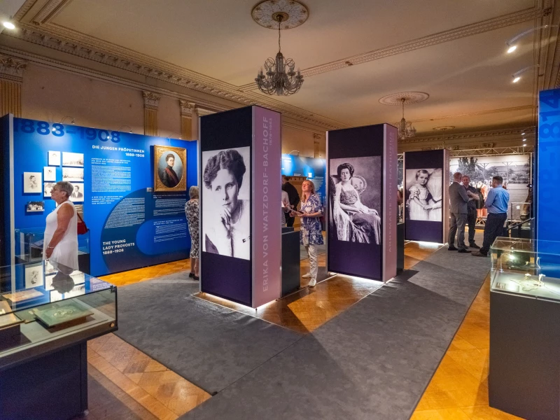 Führungen im Schloss- und Spielkartenmuseum Altenburg am Wochenende | Ausstellungsansicht „Erziehung und Emanzipation – Die verborgene Welt des Altenburger Magdalenenstifts“, Schloss- und Spielkartenmuseum Altenburg, 2025