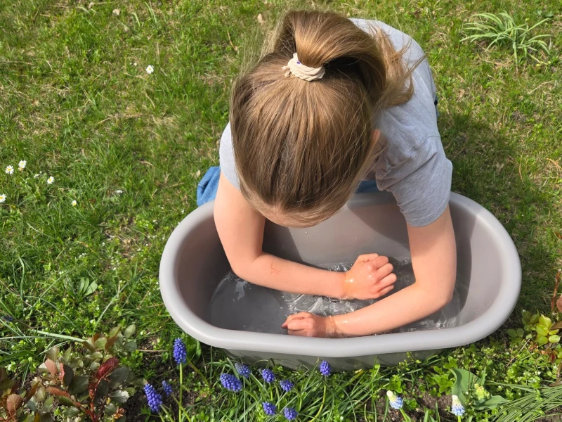 Freie Grundschule Christian Felix Weiße in Altenburg wird Kneipp‑Schule | Kneipp Anwendung - Armbad