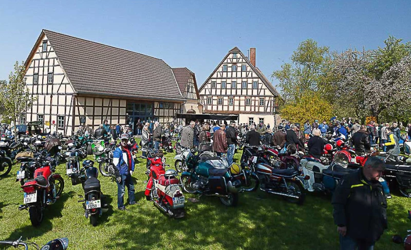 Veranstaltungen April–Mai 2026 im KULTURGUT Quellenhof (Garbisdorf) | Oldtimertreffen „Gentlemen, please start your engines“