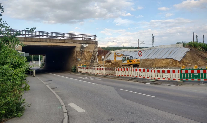 VorschauBild - Beginn Bauarbeiten Bahn-Brücke  in der Kauerndorfer Allee