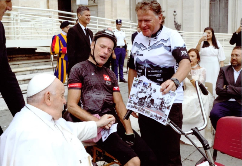 Gottfried Preising mit Ausstellung in Schmölln | Gottfried Preising und Lutz Krajinski beim Papst