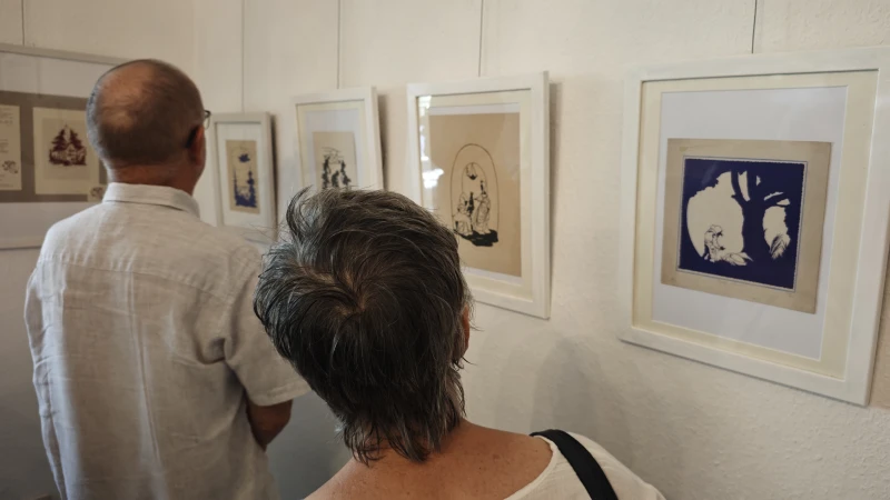 Märchenhafte Scherenschnittkunst bleibt länger zu sehen | Ausstellungsansicht „Märchenhaft geschnitten“