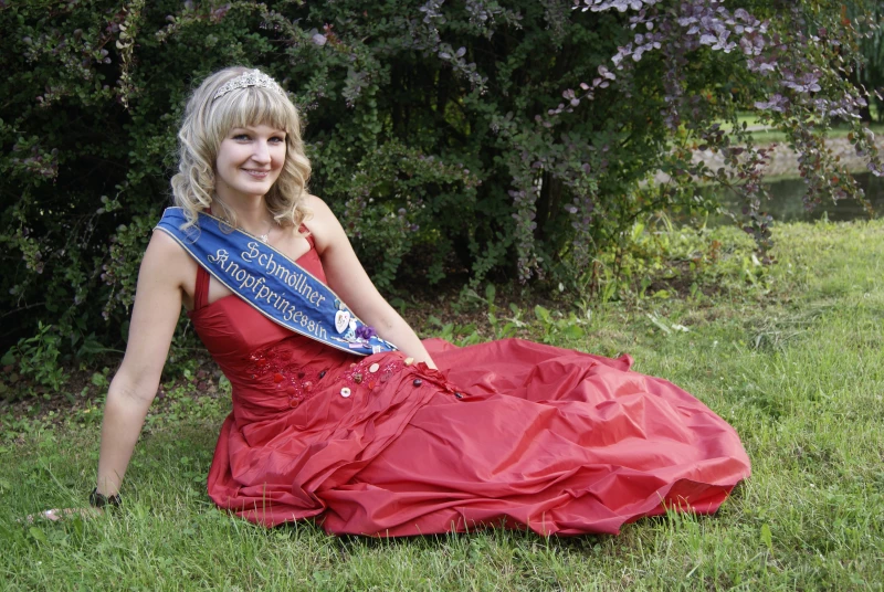 Schmölln sucht neue Knopfprinzessin | Die Schmöllner Knopfprinzessin Constanze I ist seit 2014 im Amt.