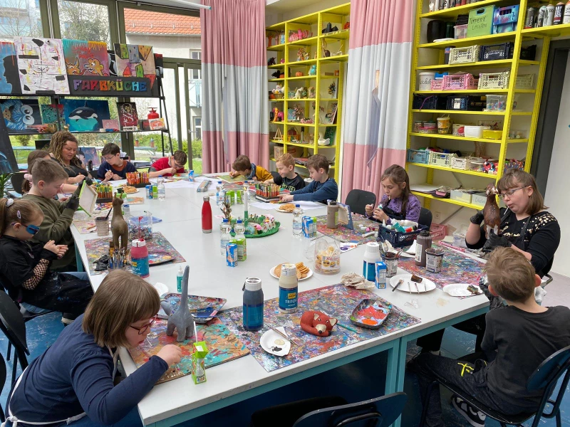 Pflegekinder erlebten kreativen Nachmittag in der Farbküche | In der Farbküche konnten sich die Kinder kreativ austoben.