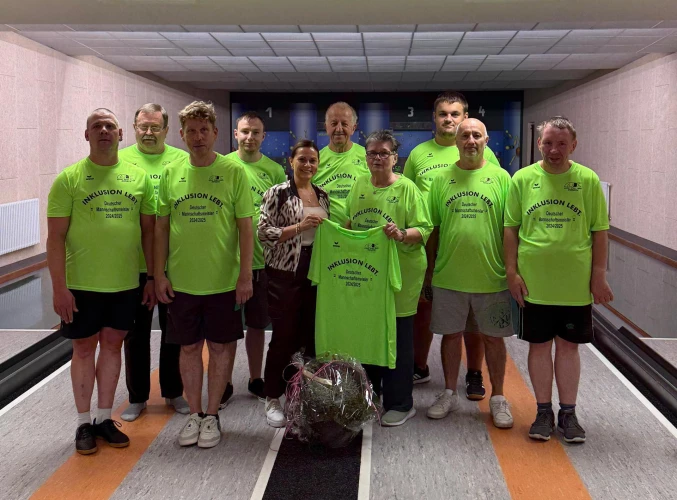 VorschauBild - T-Shirt-Übergabe an das Handicap Team des Kegelsportvereins Rositz e. V.
