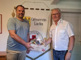 Die Rotkreuzgemeinschaft Lucka gratuliert zur 100. Blutspende Ronny Wunderlich aus Meuselwitz