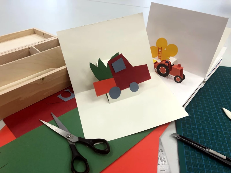 Führung und Offene Familienwerkstatt am Sonntag in Altenburg | Pop-Up-Karte mit Auto