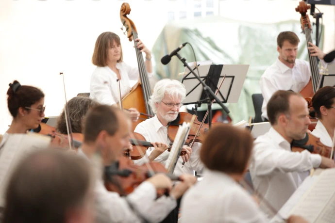 VorschauBild - Bauernhofkonzert am Teich: Großes Konzert bei freiem Eintritt