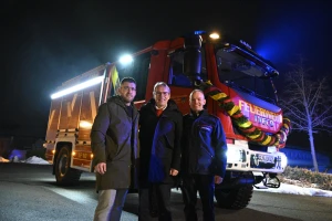 Feierliche Indienststellung des neuen Löschfahrzeugs LF 10 bei der Feuerwehr Untschen