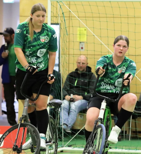 VorschauBild - Frauen-Radballduo Leonie Reinicke/Isabell Kaiser (SG Langenleuba-Niederhain/Fraureuth) wird Deutscher Vizemeister