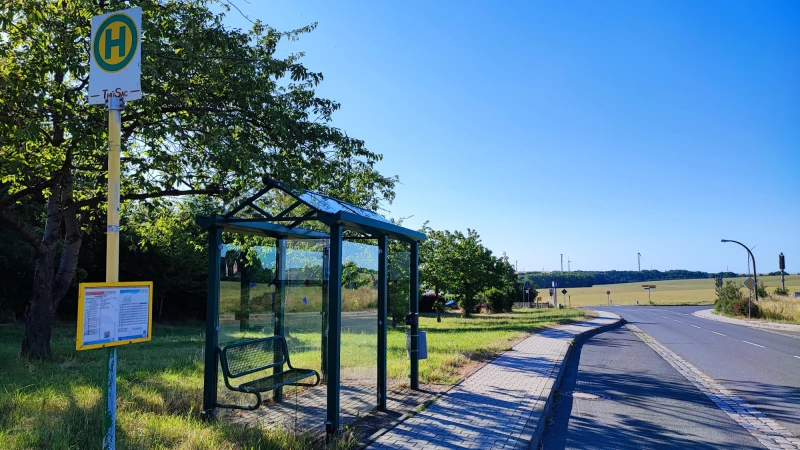 Technischer Ausschuss beschließt die Vergabe zweier Bauleistungen in Schmölln | Die Buhaltestelle am Kellerberg wird ab September barrierefrei umgebaut