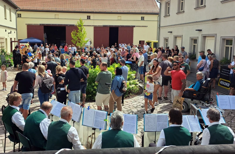 Tag des Bergmanns in Rositz: Mineralienbörse, Heimatscheune-Ausstellung und Live‑Musik | 