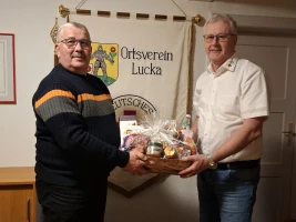 Die Rotkreuzgemeinschaft Lucka gratuliert zur 125. Blutspende von Gerd Schubert aus Kriebitzsch