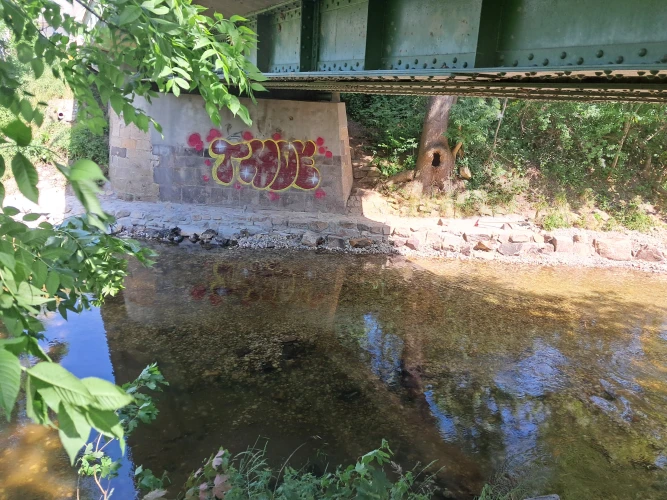 VorschauBild - Pleißebrücke Zschechwitz: Kolkschutz erneuert, Otterberme wiederhergestellt