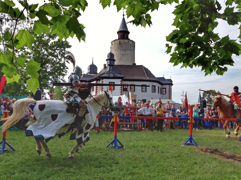 18. Ritterturnier auf Burg Posterstein | Großes Mittelalterspektakel mit Ritterspielen auf Burg Posterstein
