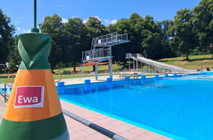 VorschauBild - Arschbombencontest zum Abschluss der Freibadsaison
