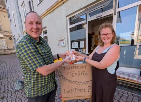 DGB Altenburger Land unterstützt Treffpunkt Familie mit 100-Euro-Spende