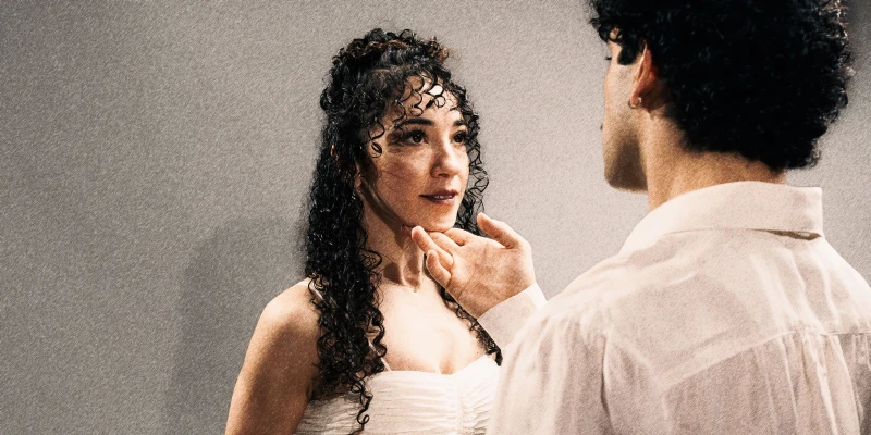 Premiere im Rahmen des Internationalen BallettFestivals Gera26: Ballettklassiker „Romeo und Julia“ | „Romeo und Julia“ - Thüringer Staatsballett des Theaters Altenburg Gera | Tänzerin Emilie Menezes de Siqueira und Tänzer Carlos Eduardo Boeira