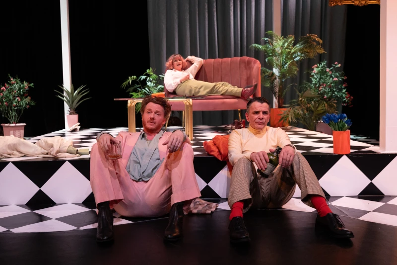 Bühne frei – Die Theater-Tipps vom 29. bis 31. Mai im Theater Altenburg Gera | „Der Gott des Gemetzels“ v. l. n. r. Thorsten Dara als Michel, Manuel Struffolino als Alain